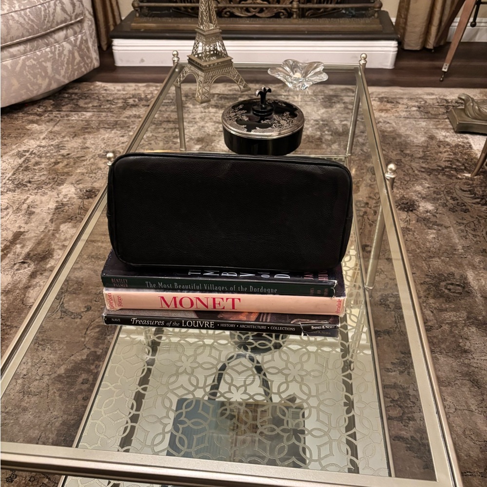 Beautiful Chanel Black Quilted Tote with Iconic Design - Picture 9 of 10